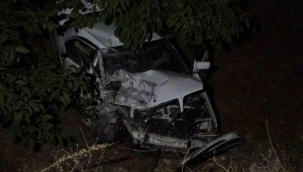 Uşak'ta İşçi servisi ile otomobil çarpıştı: 13 yaralı