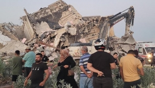 Yıkım sırasında iş makinesinin üzerine devrildi: 1 kişi öldü, 3 kişi de yaralandı