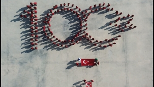 Osman Gazi Ortaokulu'ndan 100. yıl kareografisi