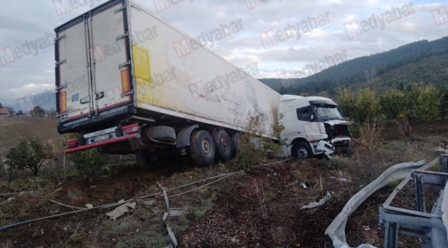 Geyve Akseki'de TIR şarampole uçtu