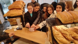 Geyveli öğrencilerden askıda ekmeğe destek