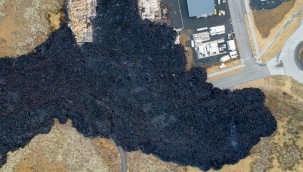 Kasabaya ulaşan lavlar havadan böyle görüntülendi