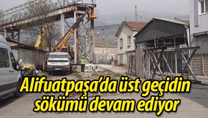 Alifuatpaşa'da üst geçidin sökümü devam ediyor
