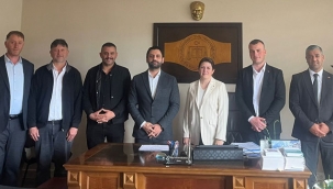 CHP'li belediye meclis üyeleri mazbatalarını aldı