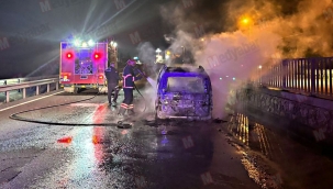 Lastiği patlayan araç alev alev yandı!