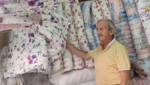 59 yıldır Geyve'de yorgan dikiyor