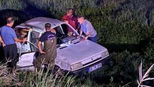 Adana'da otomobil, dere yatağına devrildi! 2 kişi yaralandı