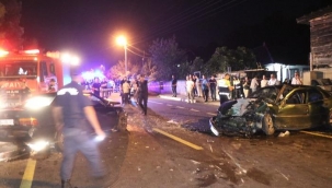 Akyazı'da araçlar kafa kafaya çarpıştı: 4'ü ağır 7 yaralı
