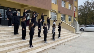 Geyve Kız Anadolu İHL Atatürk'ü andı
