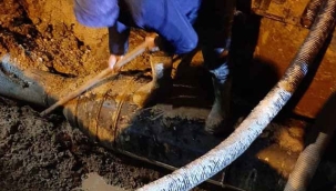 Geyve'de yine su borusu patladı
