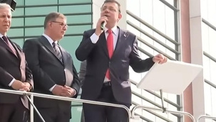 İmamoğlu otobüse çıktı, Mansur Yavaş'la el ele mesaj verdi