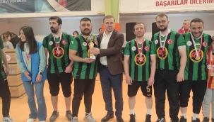 Voleybolda şampiyon Geyve Gençlik Merkezi