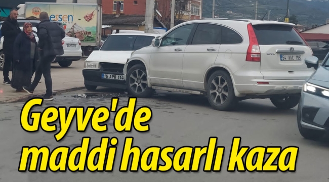 Geyve'de maddi hasarlı kaza!