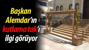 Başkan Alemdar'ın Kutlama Tak'ı ilgi görüyor