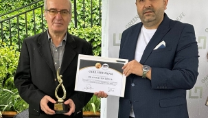 Dr. Gıyasettin Tayfur'a Altın Kalem ödülü