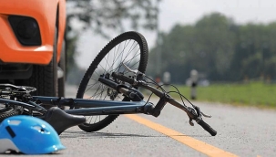 Geyve'de sürücü adayı, bisikletliye çarptı