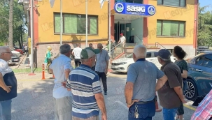 Eylem böyle yapılır. Susuz mahalleli SASKİ önünde toplandı