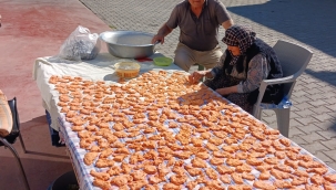 Geyve'de geleneksel tarhana hazırlığı devam ediyor