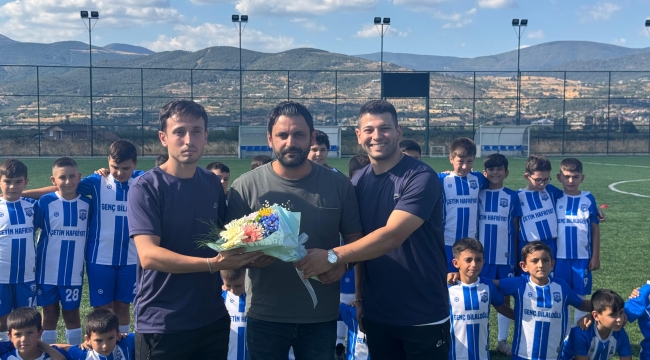 Gürkan Kar, Gençler Futbol Turnuvası'nda gençlere başarı diledi