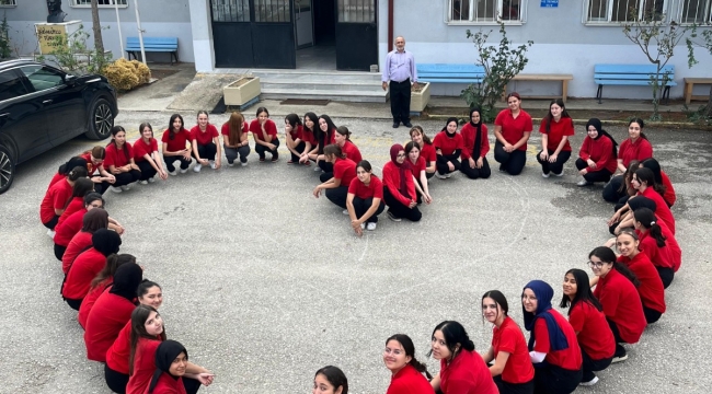 Geyve'de öğrenciler kalp oldu