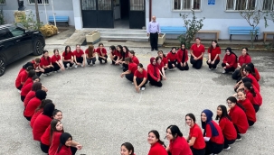 Geyve'de öğrenciler kalp oldu