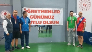 Geyveli öğretmen masa tenisinde 3. oldu