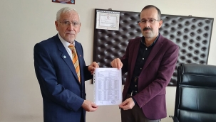 İYİ Parti Geyve İlçe Başkanı Cafer Uğural mazbatasını aldı