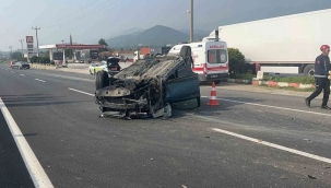 Pamukova'da takla atan araç hurdaya döndü: 2 yaralı