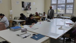 Geyve'deki bu okul, okul değil sanki fabrika üretim merkezi