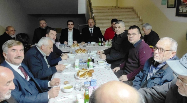 Geyve Kızılay şubesi iftar verdi