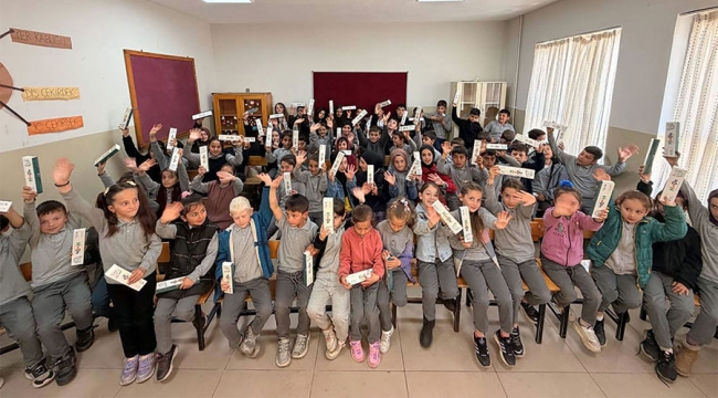 Geyve dahil 4 ilçeye "Bir Hikâye Bin Neşe" geldi