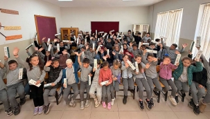 Geyve dahil 4 ilçeye "Bir Hikâye Bin Neşe" geldi