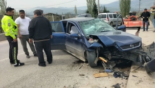 Geyve'de traktörle otomobil çarpıştı: 3 yaralı