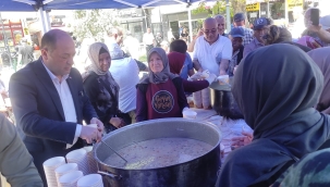 Geyve Belediyesi aşure ikram etti
