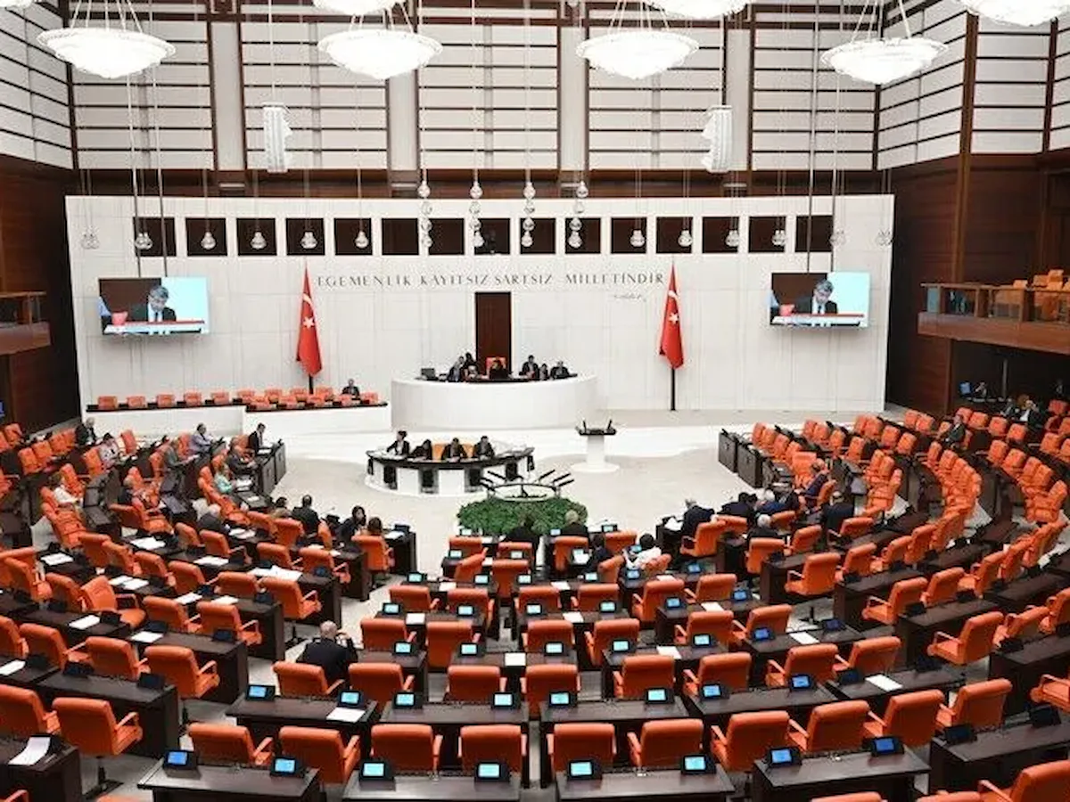 2 ayrı ittifak hazırlığı! 3 parti anlaştı, 3 parti masada