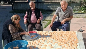 Geyveliler geleneksel tarhana yapıyor