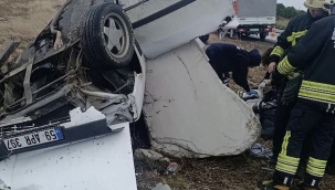 Tarlaya devrilen araç bu hale geldi: 1 ölü, 3 yaralı